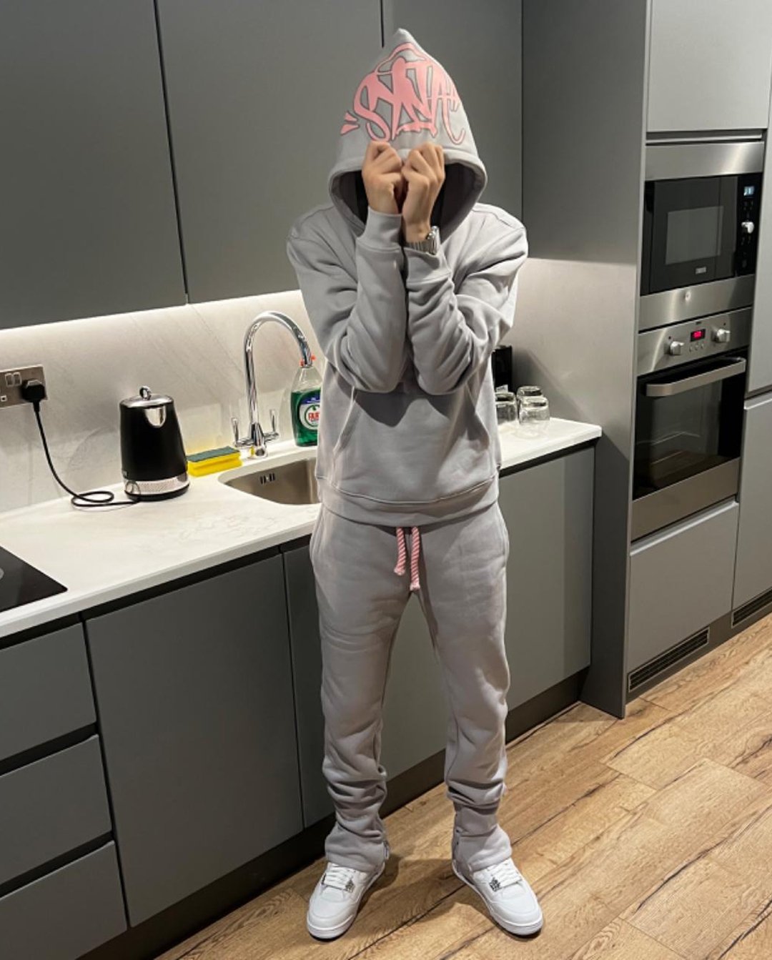 Syna World Tracksuit – Hoodie & Sweatpants Set
